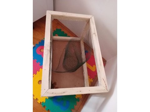 Tavşan ve diğer kümes hayvanın kafesi
