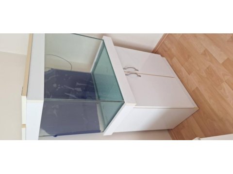 Akvaryum malzemeleri ve dolabı