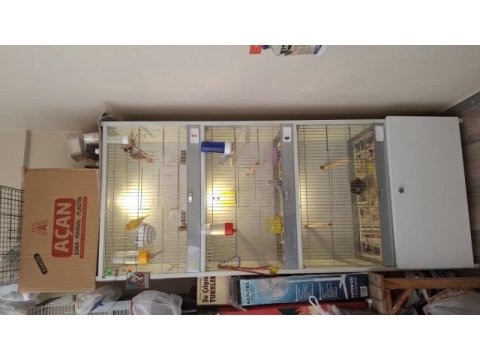 Kafes sağlam pvc temiz 3 lü alta dolaplık yeri var